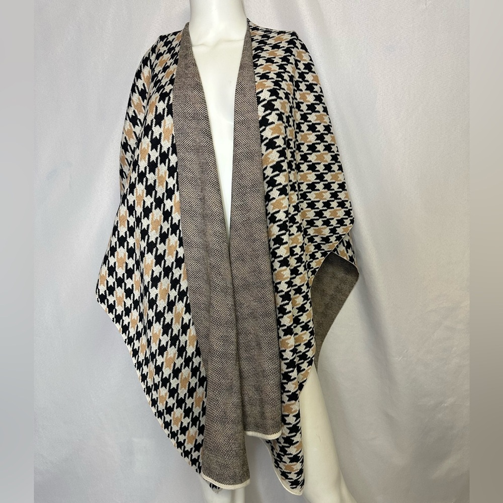 Women's Time and Tru Houndstooth Print Ruana Black One-Size  NWT